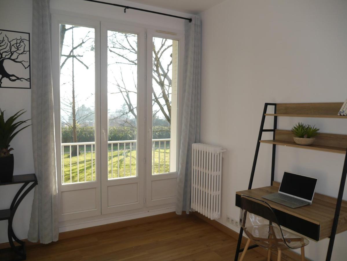 Spacieux F5 au parc arboré Orsay Exterior foto